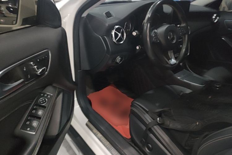Used Mercedes-Benz GLA 2018 GLA 200 Fashion Model Left Front Seat