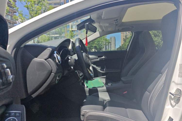 Used Mercedes-Benz GLA 2018 GLA 220 4MATIC Sport Edition Left Front Seat