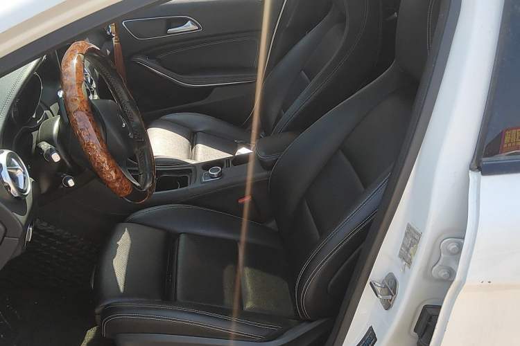 Used Mercedes-Benz GLA 2018 GLA 220 4MATIC Sport Edition Left Front Seat