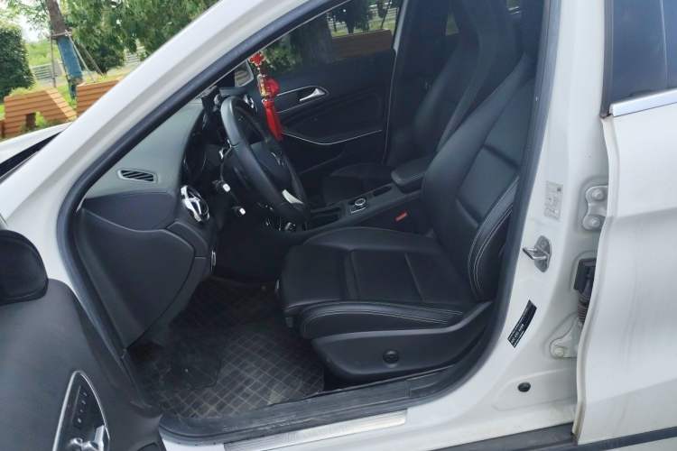 Used Mercedes-Benz GLA 2018 GLA 200 Fashion Model Left Front Seat