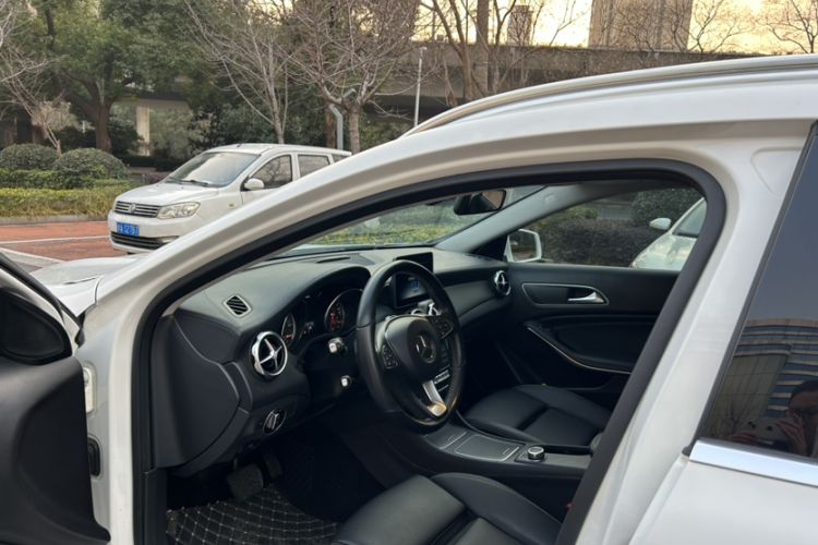 Used Mercedes-Benz GLA 2018 GLA 200 Fashion Model Left Front Seat