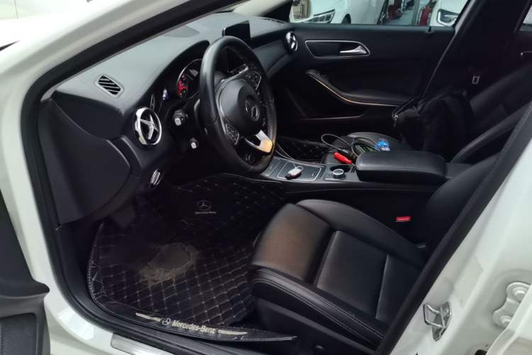 Used Mercedes-Benz GLA 2018 GLA 200 Fashion Model Left Front Seat
