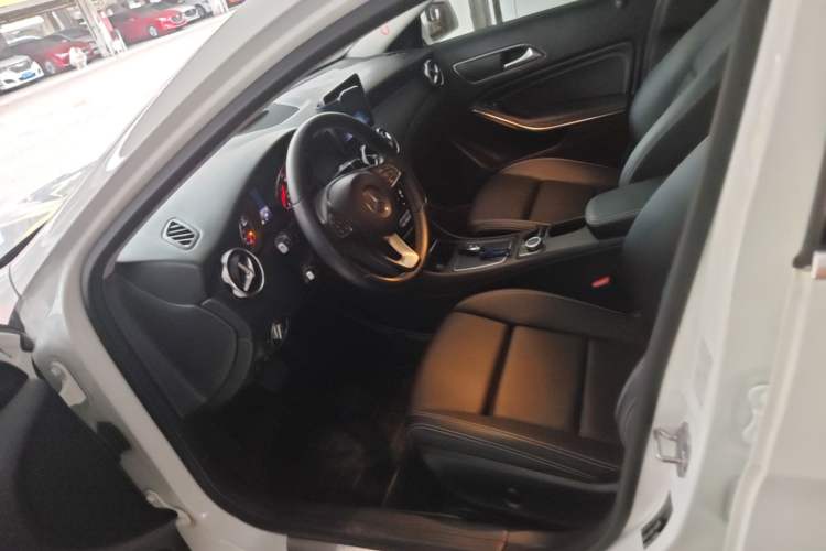 Used Mercedes-Benz GLA 2018 GLA 200 Sport Edition Left Front Seat