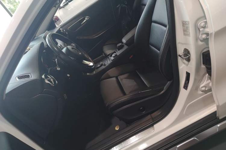 Used Mercedes-Benz GLA 2018 GLA 200 Fashion Model Left Front Seat