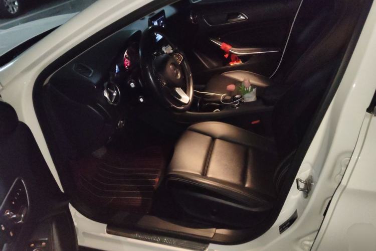 Used Mercedes-Benz GLA 2018 GLA 200 Sport Edition Left Front Seat