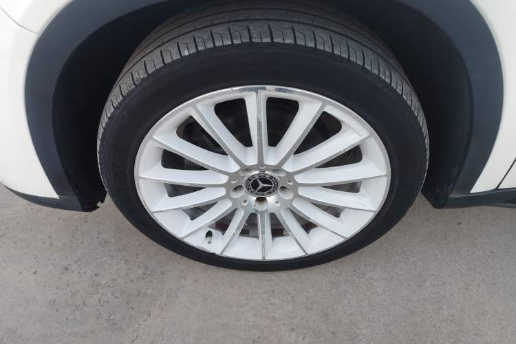 Used Mercedes-Benz GLA 2018 GLA 200 Polar Limited Edition Left Front Wheel Hub