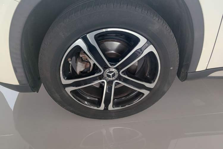 Used Mercedes-Benz GLA 2018 GLA 200 Fashion Model Left Front Wheel Hub