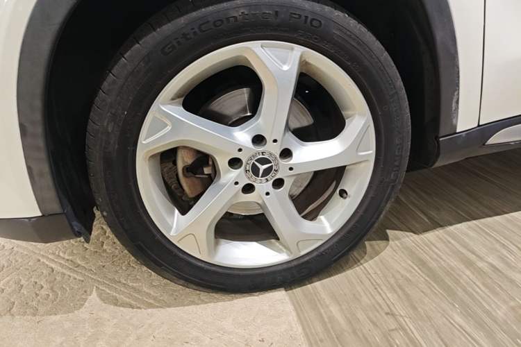 Used Mercedes-Benz GLA 2018 GLA 200 Sport Edition Left Front Wheel Hub
