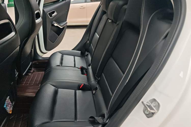 Used Mercedes-Benz GLA 2018 GLA 200 Fashion Model Left Rear Seat