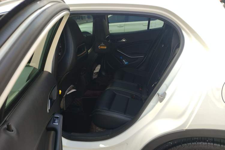 Used Mercedes-Benz GLA 2018 GLA 200 Fashion Model Left Rear Seat