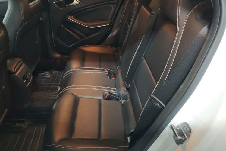 Used Mercedes-Benz GLA 2018 GLA 200 Fashion Model Left Rear Seat