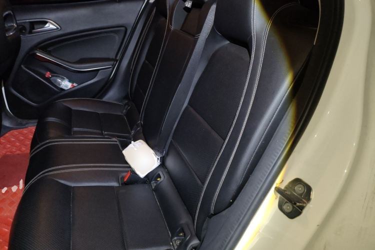 Used Mercedes-Benz GLA 2018 GLA 200 Fashion Model Left Rear Seat