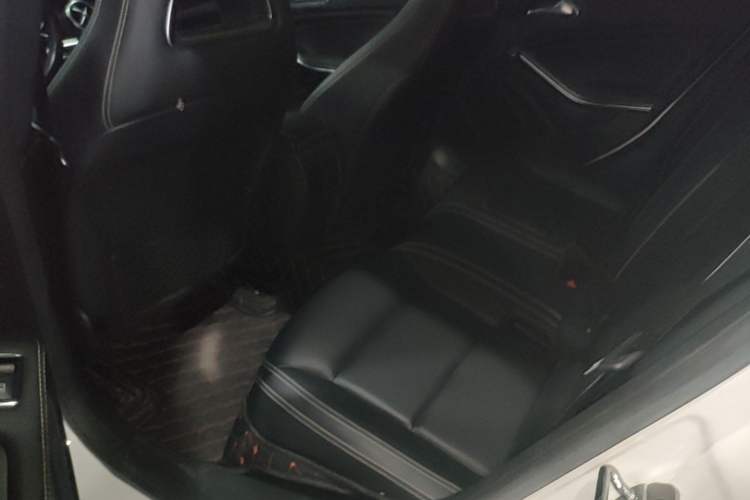 Used Mercedes-Benz GLA 2018 GLA 200 Fashion Model Left Rear Seat