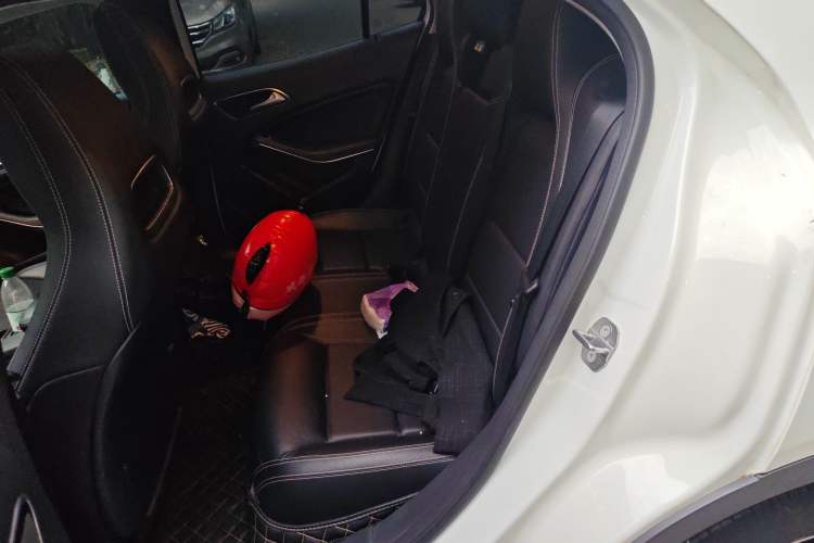 Used Mercedes-Benz GLA 2018 GLA 200 Fashion Model Left Rear Seat