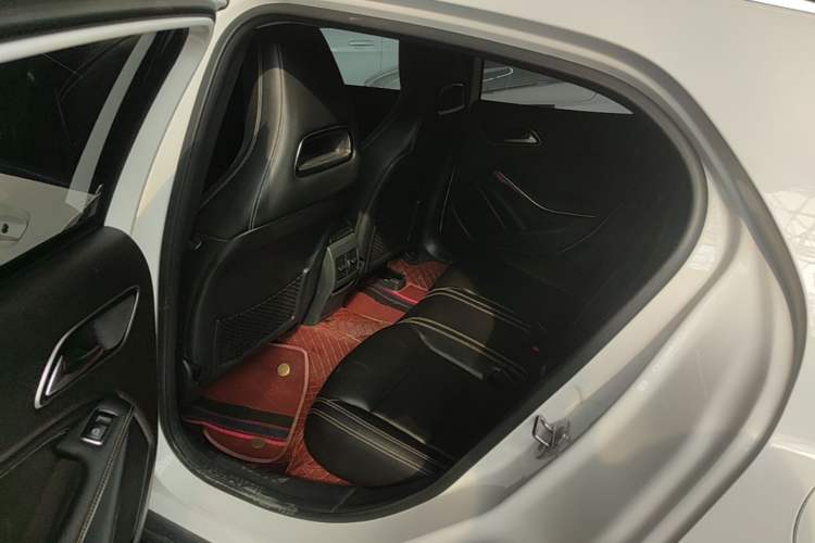 Used Mercedes-Benz GLA 2018 GLA 200 Fashion Model Left Rear Seat