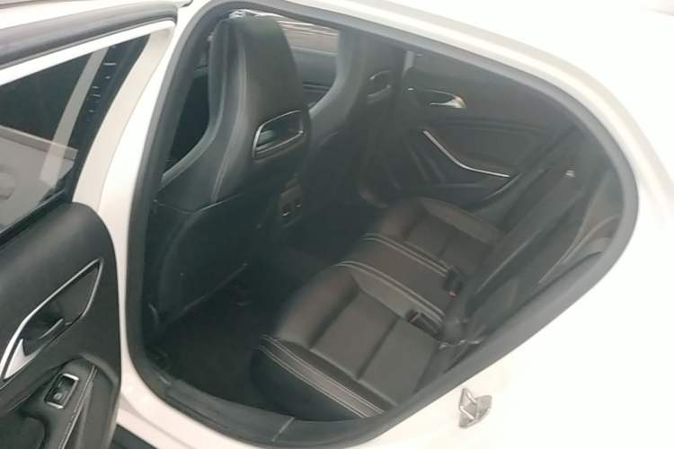 Used Mercedes-Benz GLA 2018 GLA 200 Fashion Model Left Rear Seat