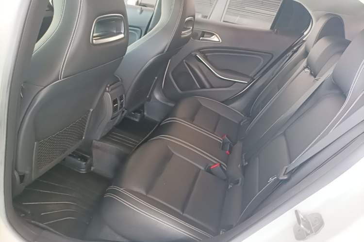 Used Mercedes-Benz GLA 2018 GLA 200 Fashion Model Left Rear Seat