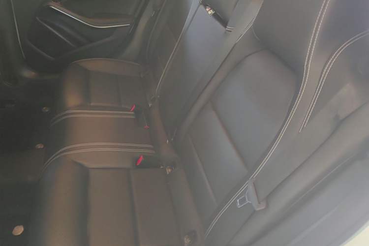 Used Mercedes-Benz GLA 2018 GLA 200 Fashion Model Left Rear Seat