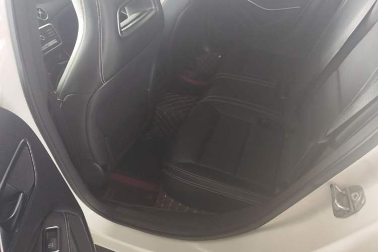 Used Mercedes-Benz GLA 2018 GLA 200 Fashion Model Left Rear Seat