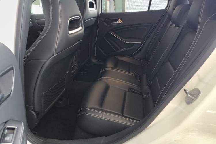 Used Mercedes-Benz GLA 2018 GLA 200 Fashion Model Left Rear Seat