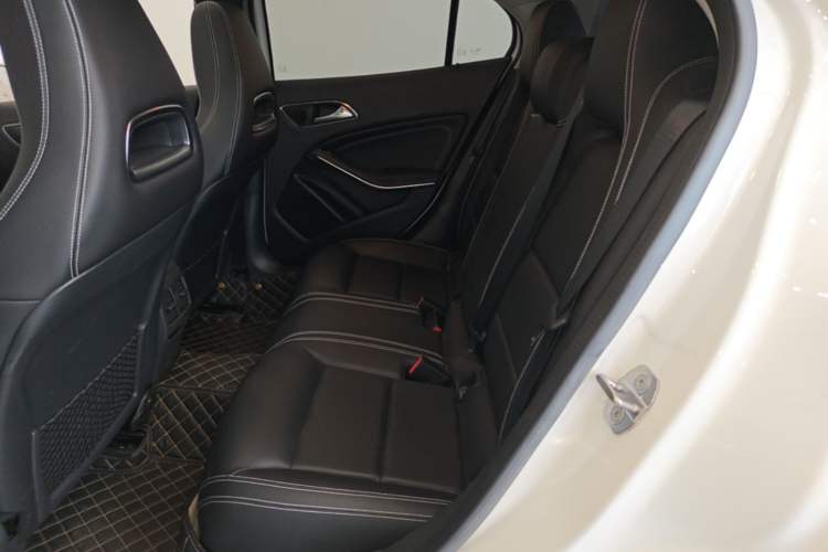 Used Mercedes-Benz GLA 2018 GLA 200 Fashion Model Left Rear Seat