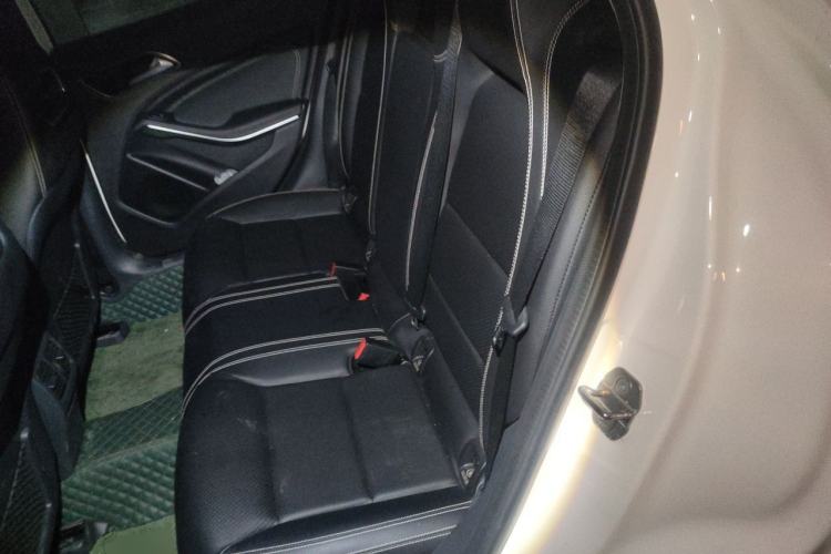 Used Mercedes-Benz GLA 2018 GLA 200 Fashion Model Left Rear Seat
