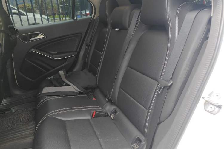 Used Mercedes-Benz GLA 2018 GLA 200 Fashion Model Left Rear Seat