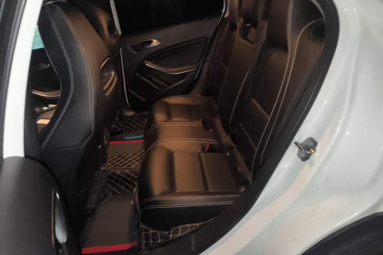 Used Mercedes-Benz GLA 2018 GLA 200 Fashion Model Left Rear Seat
