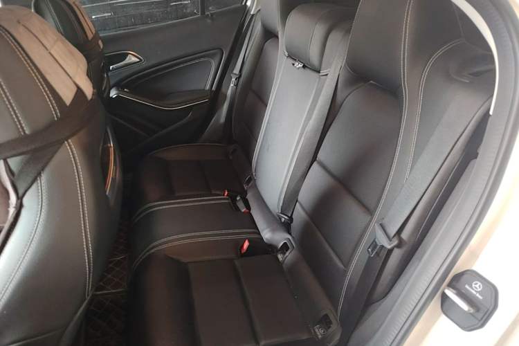 Used Mercedes-Benz GLA 2018 GLA 200 Fashion Model Left Rear Seat