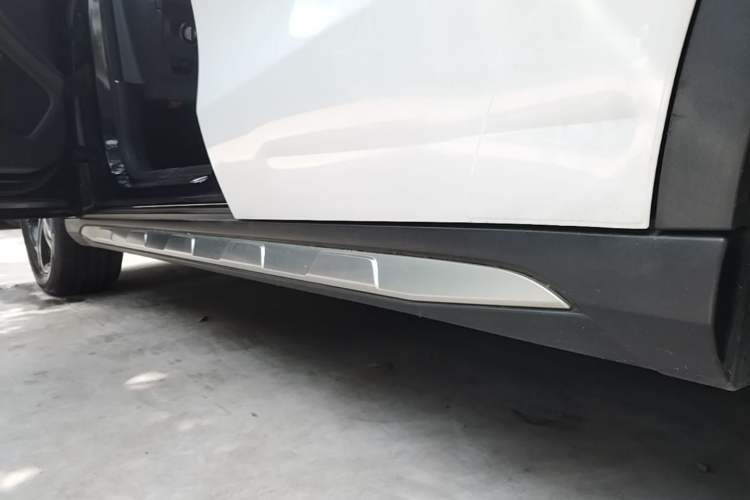 Used Mercedes-Benz GLA 2018 GLA 200 Fashion Model Left Side Sill