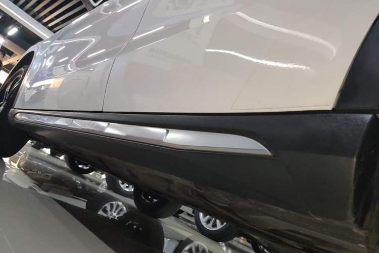 Used Mercedes-Benz GLA 2018 GLA 200 Fashion Model Left Side Sill