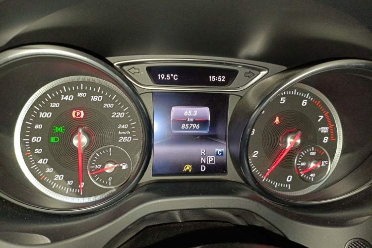 Used Mercedes-Benz GLA 2018 GLA 200 Fashion Model Odometer Close Up