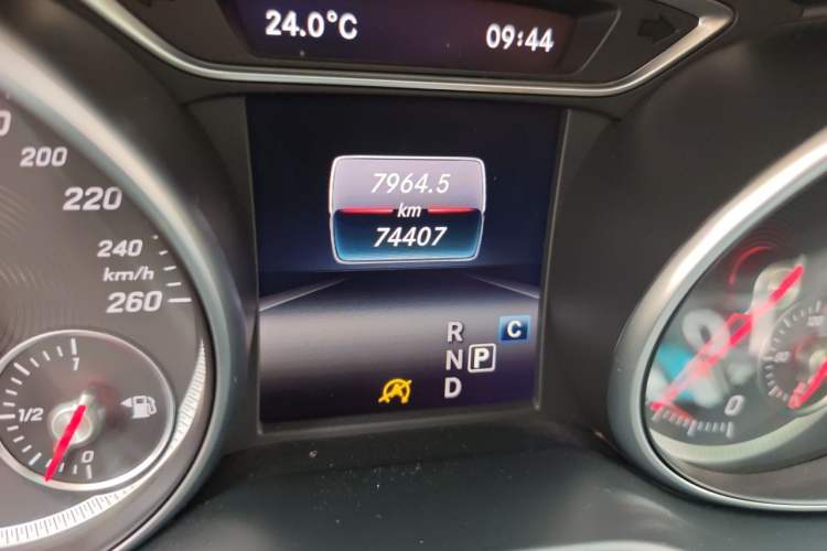 Used Mercedes-Benz GLA 2018 GLA 200 Fashion Model Odometer Close Up