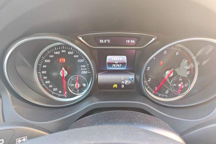 Used Mercedes-Benz GLA 2018 GLA 200 Fashion Model Odometer Close Up