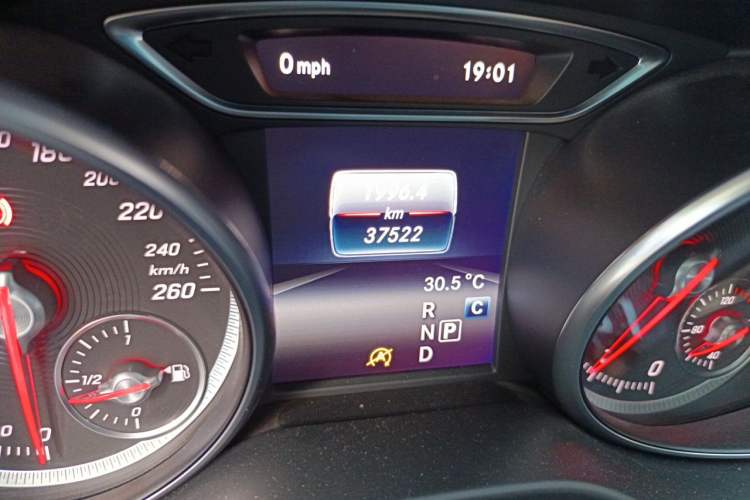 Used Mercedes-Benz GLA 2018 GLA 200 Sport Edition Odometer Close Up