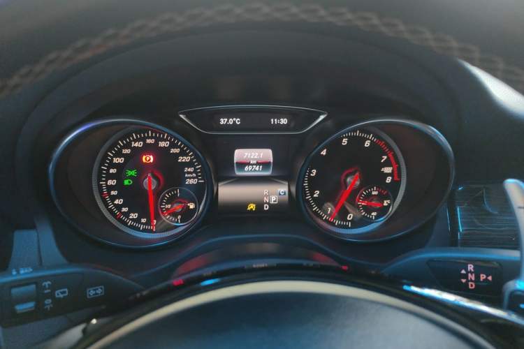 Used Mercedes-Benz GLA 2018 GLA 200 Sport Edition Odometer Close Up