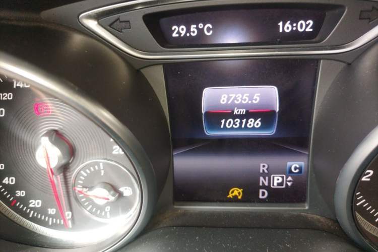 Used Mercedes-Benz GLA 2018 GLA 200 Fashion Model Odometer Close Up