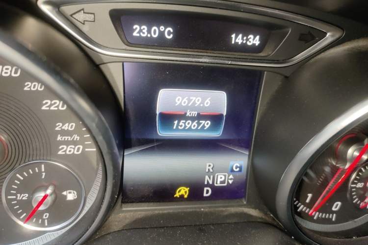 Used Mercedes-Benz GLA 2018 GLA 200 Fashion Model Odometer Close Up
