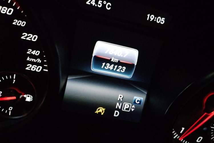 Used Mercedes-Benz GLA 2018 GLA 200 Fashion Model Odometer Close Up