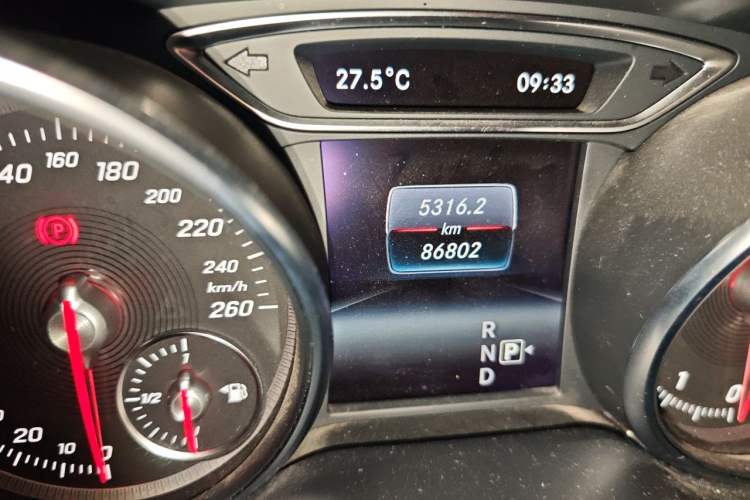 Used Mercedes-Benz GLA 2018 GLA 200 Sport Edition Odometer Close Up