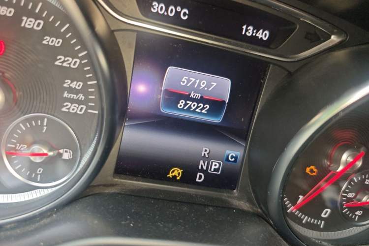 Used Mercedes-Benz GLA 2018 GLA 200 Sport Edition Odometer Close Up