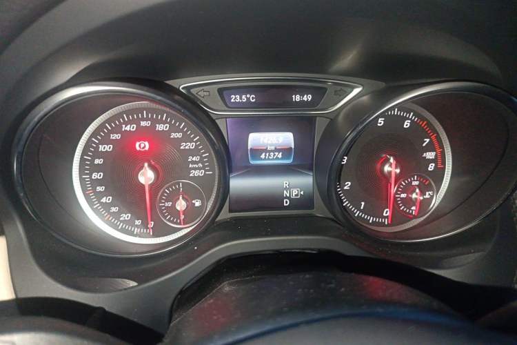 Used Mercedes-Benz GLA 2018 GLA 200 Sport Edition Odometer Close Up