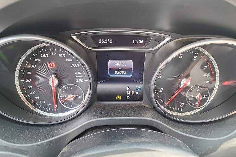 Used Mercedes-Benz GLA 2018 GLA 220 4MATIC Sport Edition Odometer Close Up