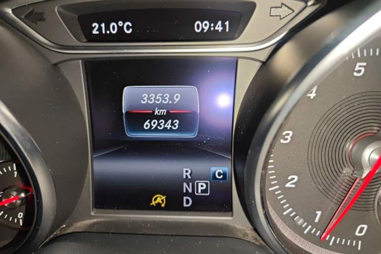 Used Mercedes-Benz GLA 2018 GLA 200 Sport Edition Odometer Close Up