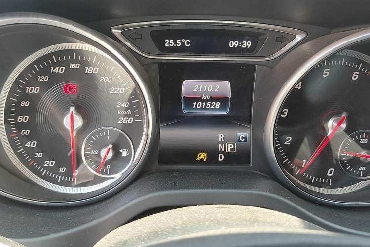 Used Mercedes-Benz GLA 2018 GLA 220 4MATIC Sport Edition Odometer Close Up