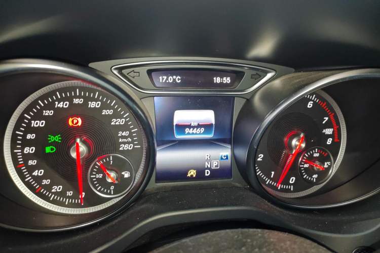 Used Mercedes-Benz GLA 2018 GLA 200 Fashion Model Odometer Close Up