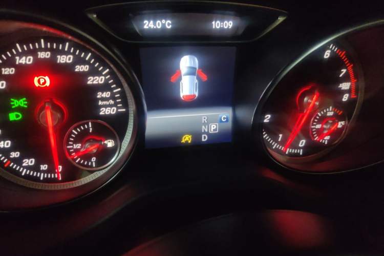 Used Mercedes-Benz GLA 2018 GLA 220 4MATIC Sport Edition Odometer Close Up