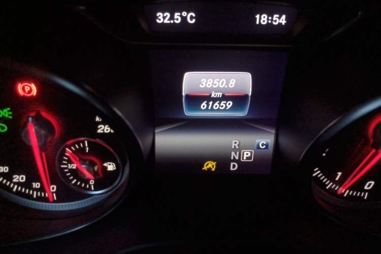 Used Mercedes-Benz GLA 2018 GLA 200 Sport Edition Odometer Close Up