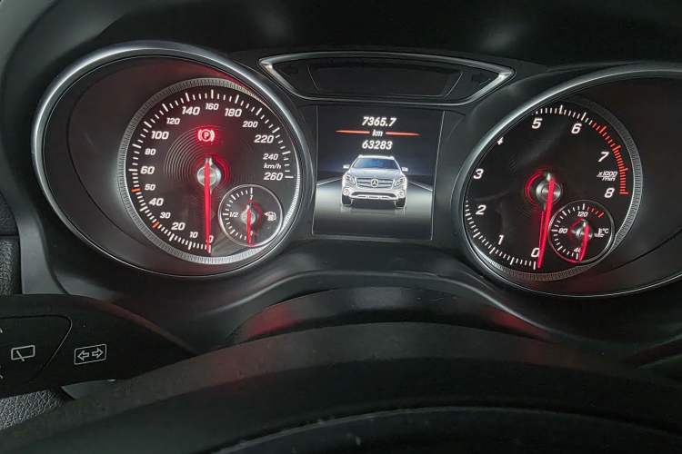 Used Mercedes-Benz GLA 2018 GLA 200 Fashion Model Odometer Close Up