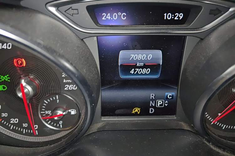 Used Mercedes-Benz GLA 2018 GLA 200 Fashion Model Odometer Close Up